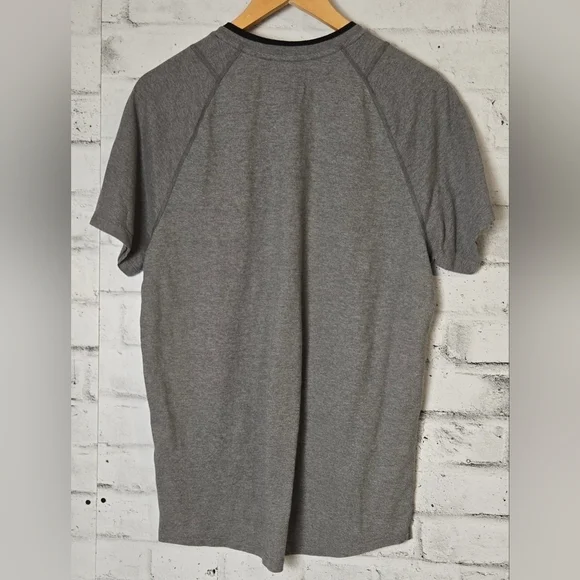 Puma Men’s Grey Graphic Logo T-Shirt Size L Short Sleeve Athleisure - Picture 2 of 8